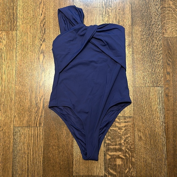 Asymmetrical ruched bathing suit never worn - Picture 2 of 3